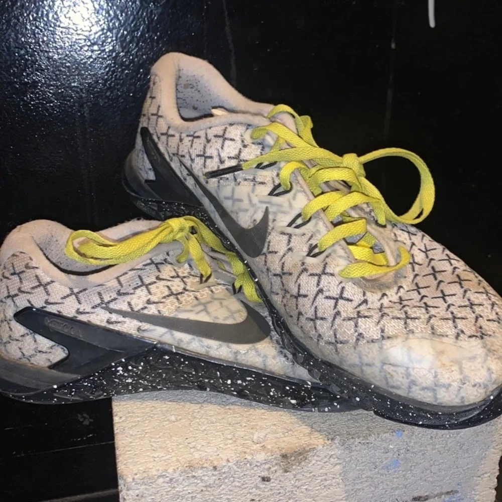 Womens Nike Metcon Athletic shoe - Picture 3 of 4